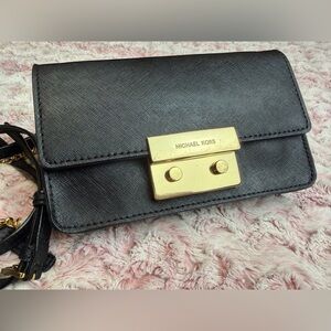 Michael Kors Sloan Small clutch /crossbody Shoulder Flap Bag Purse Leather Black